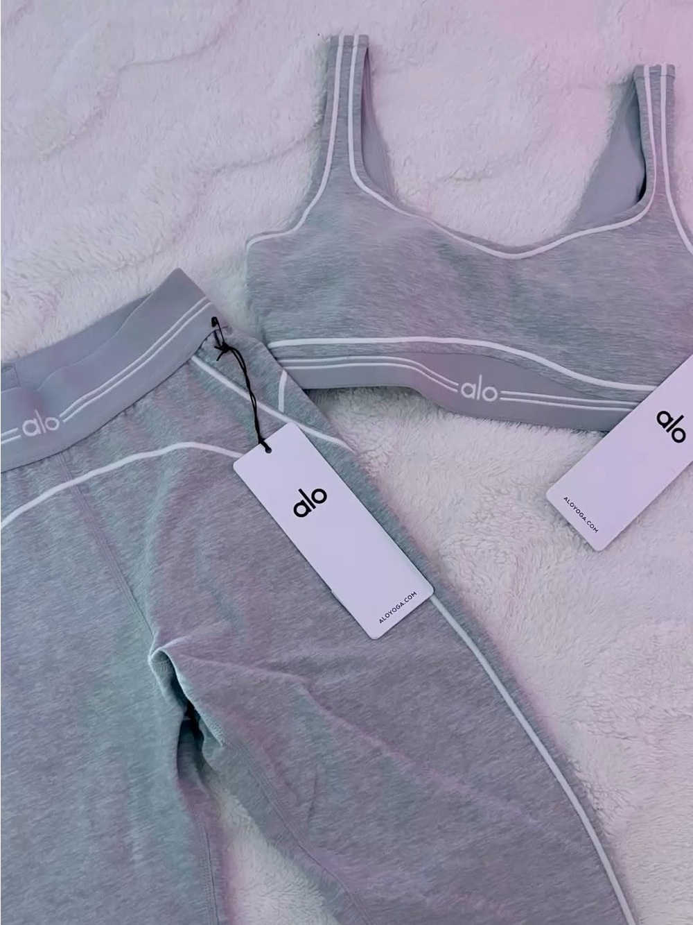 ALO Yoga Gray Seamless Sports Bra & High-Rise Leggings Set